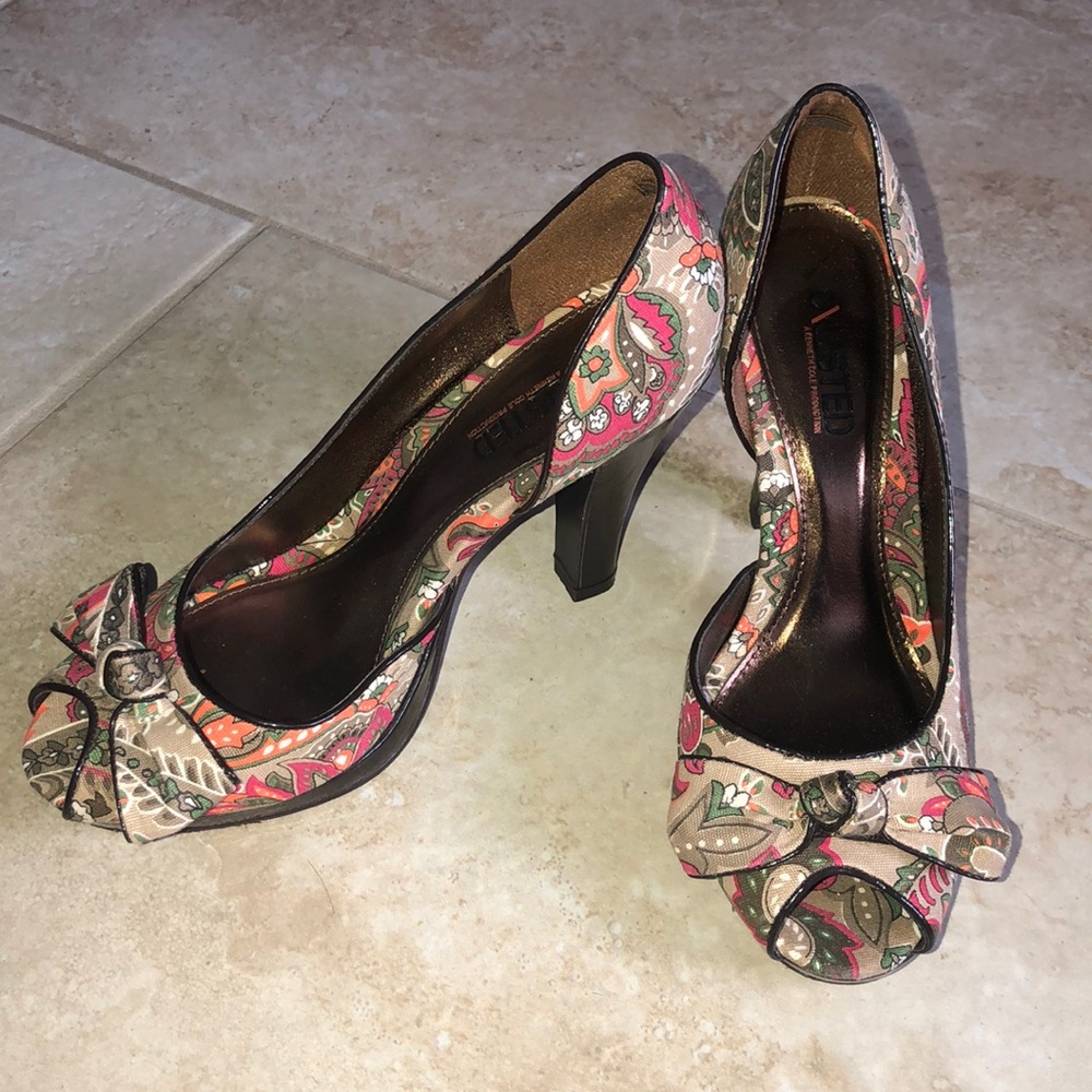 Floral heels with bow